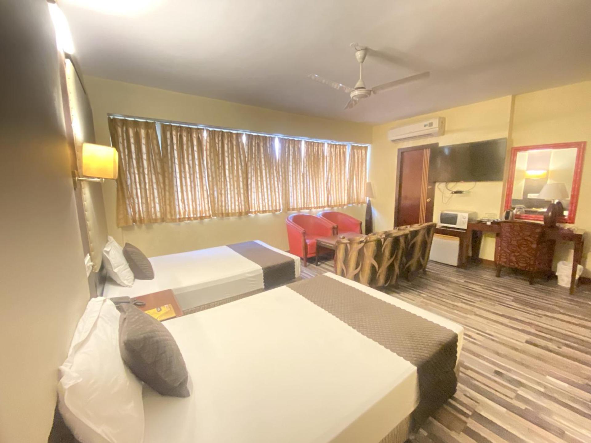 Astoria Hotel Колката Екстер'єр фото