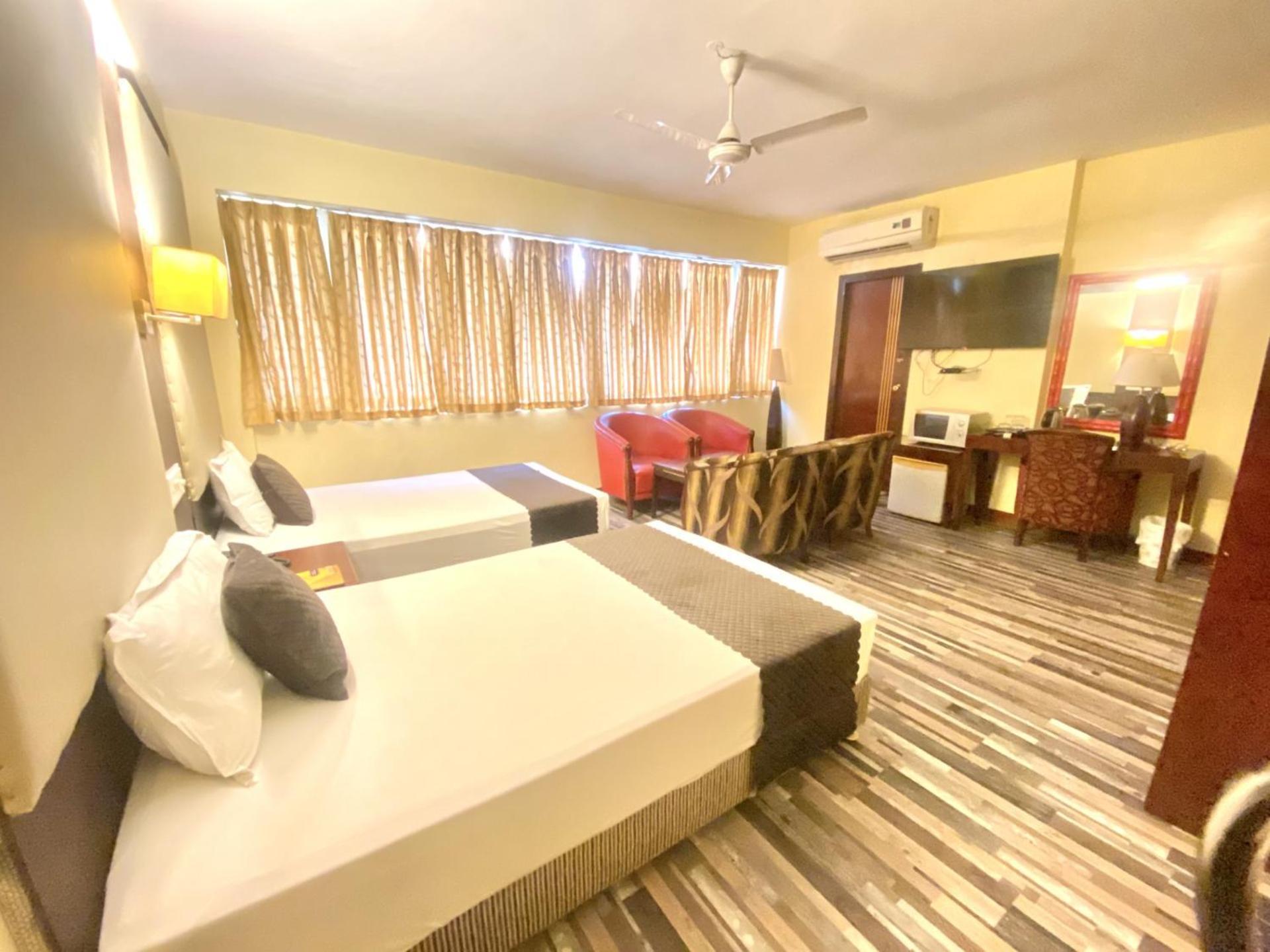 Astoria Hotel Колката Екстер'єр фото