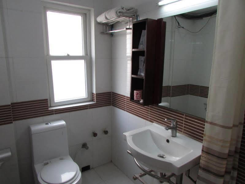 Astoria Hotel Колката Екстер'єр фото