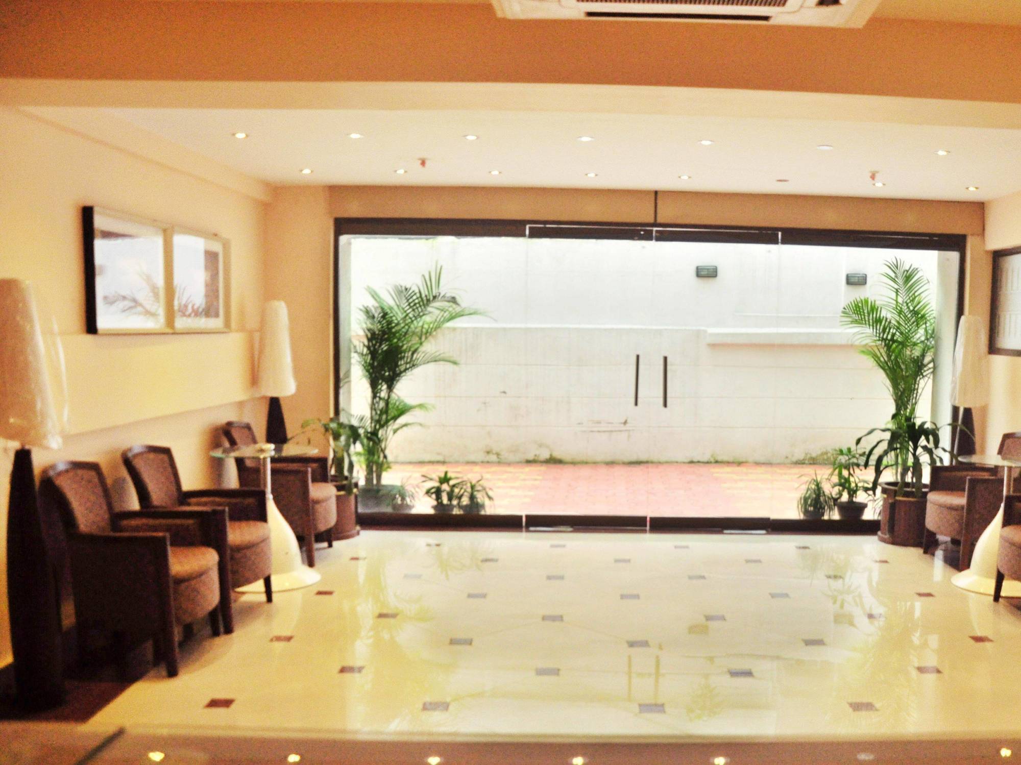 Astoria Hotel Колката Екстер'єр фото