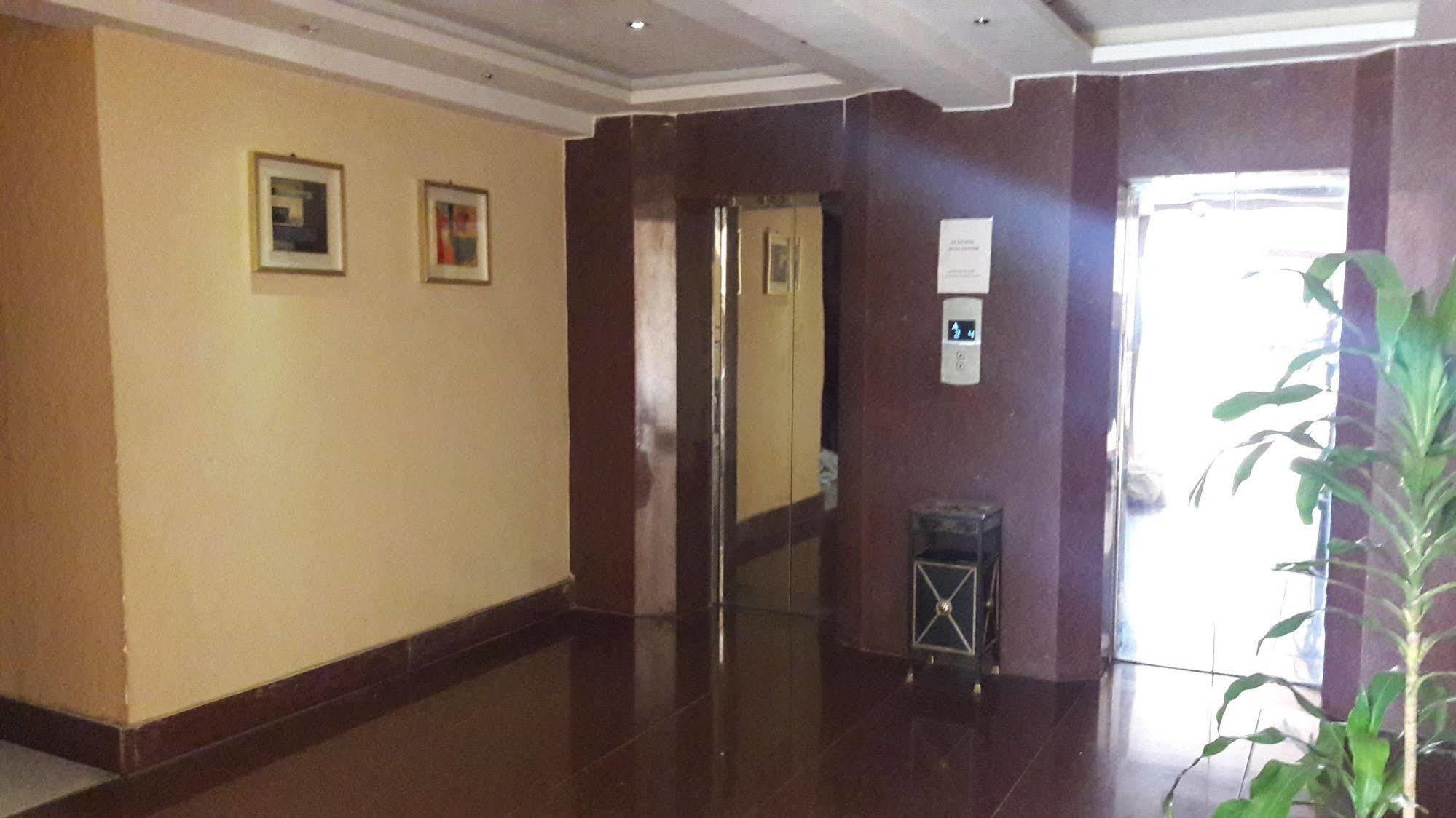 Astoria Hotel Колката Екстер'єр фото